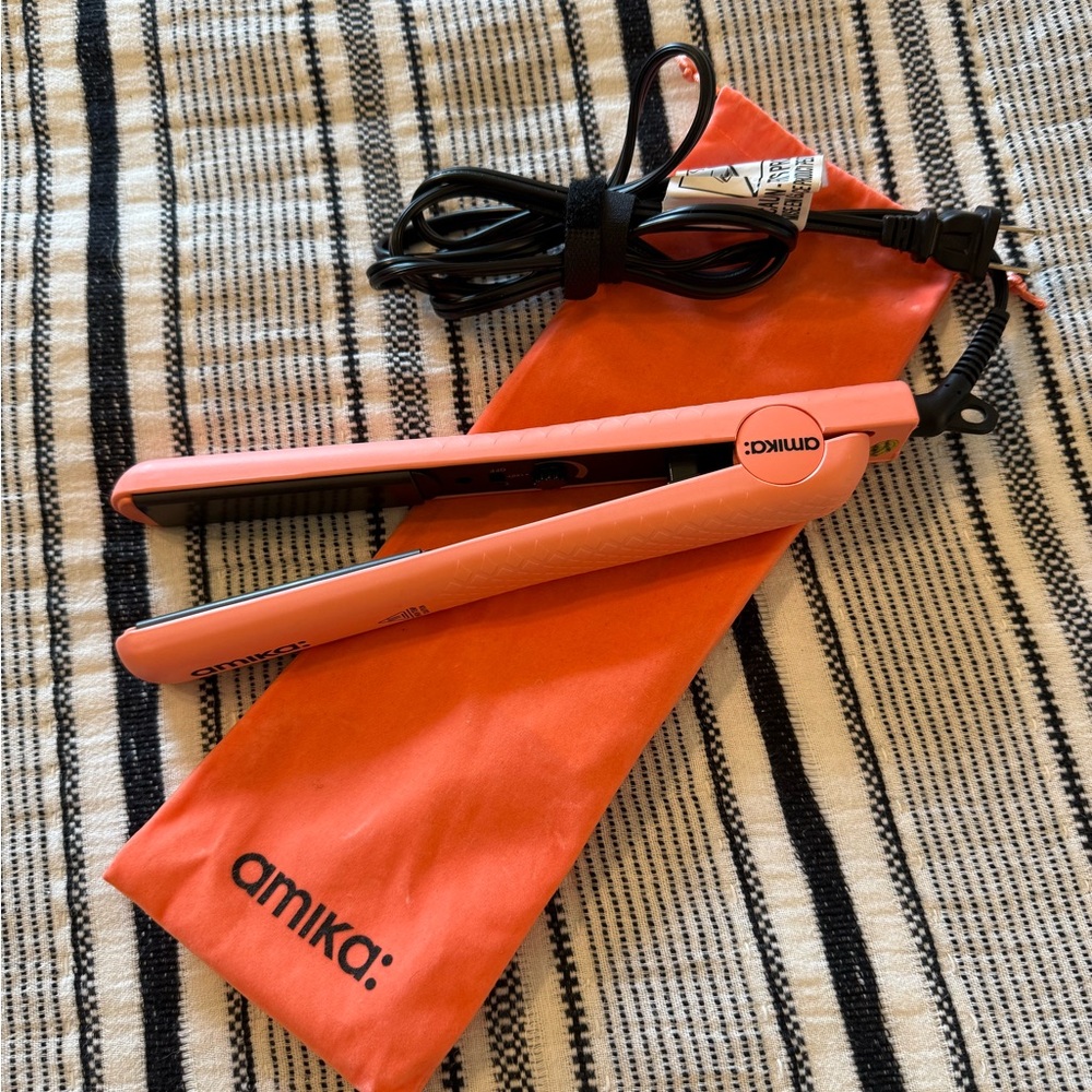 Amika Hair Straightener